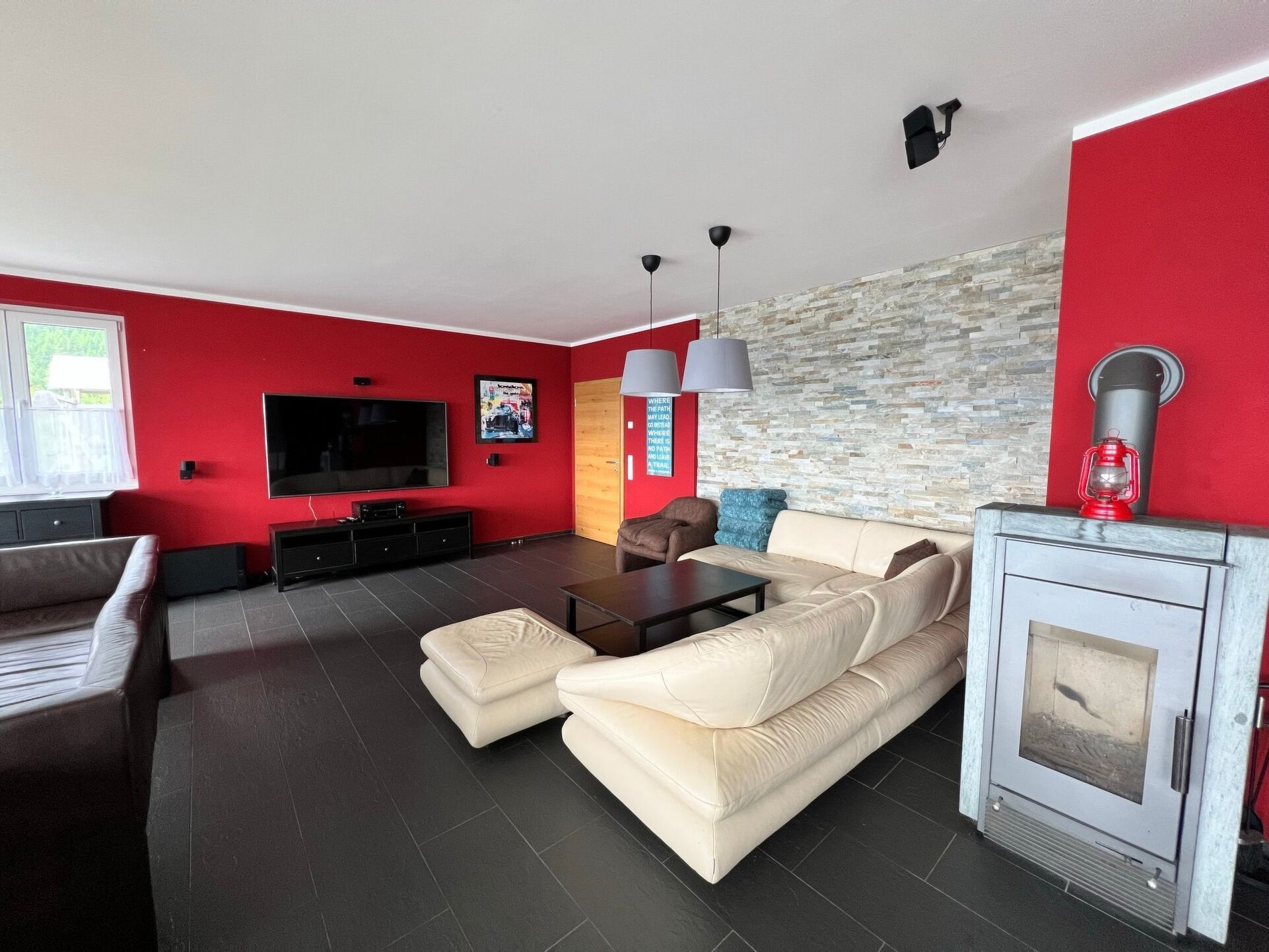 Luxurious 2-Bed Apartment in Feldkirchen, Sleeps 4, 1035