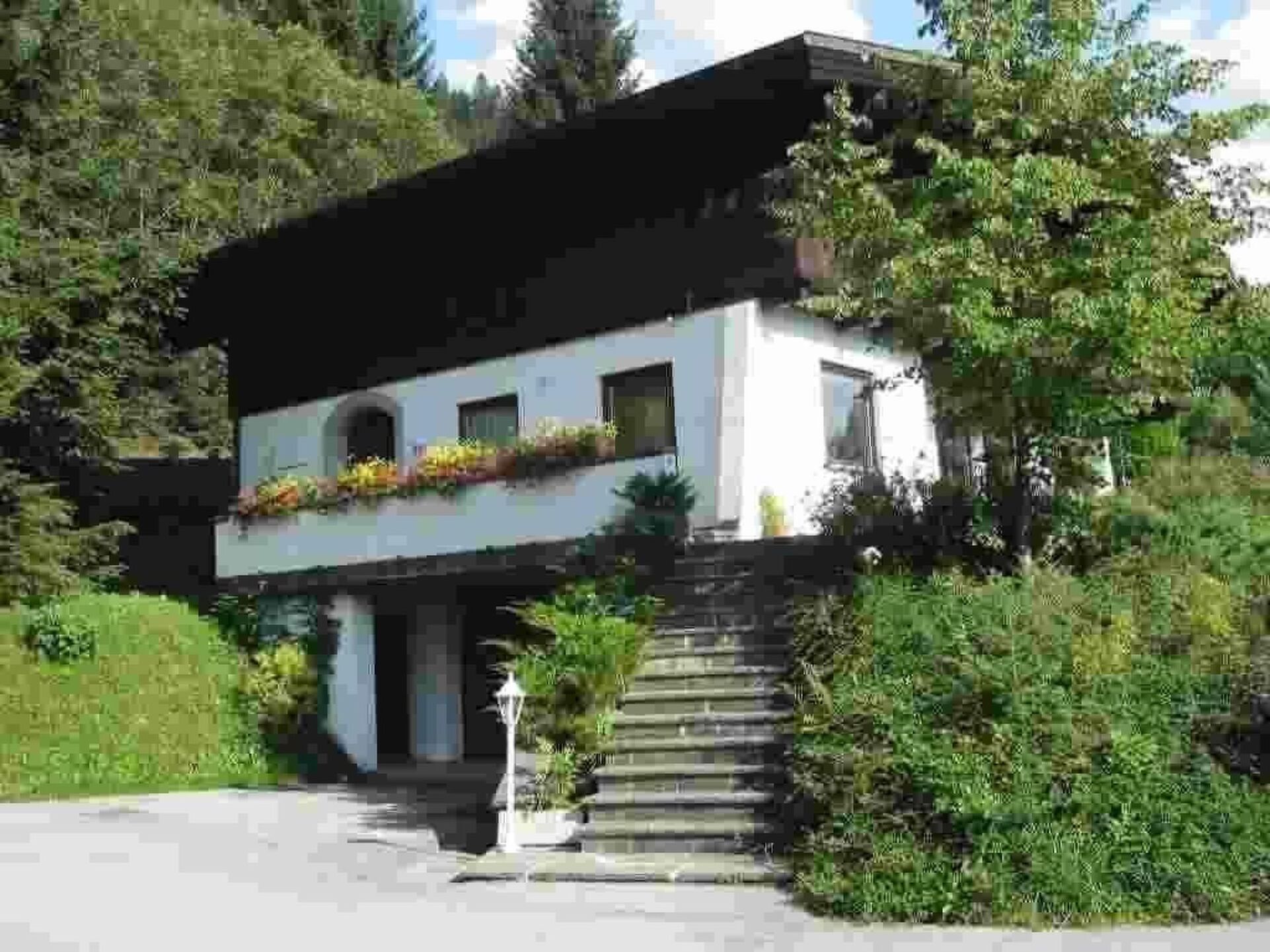 2-Bed Apartment in Sankt Johann im Pongau, Sleeps 6, 1105