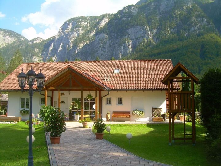 Tranquil 1-Bed Apartment in Gmunden, Sleeps 2, 1005