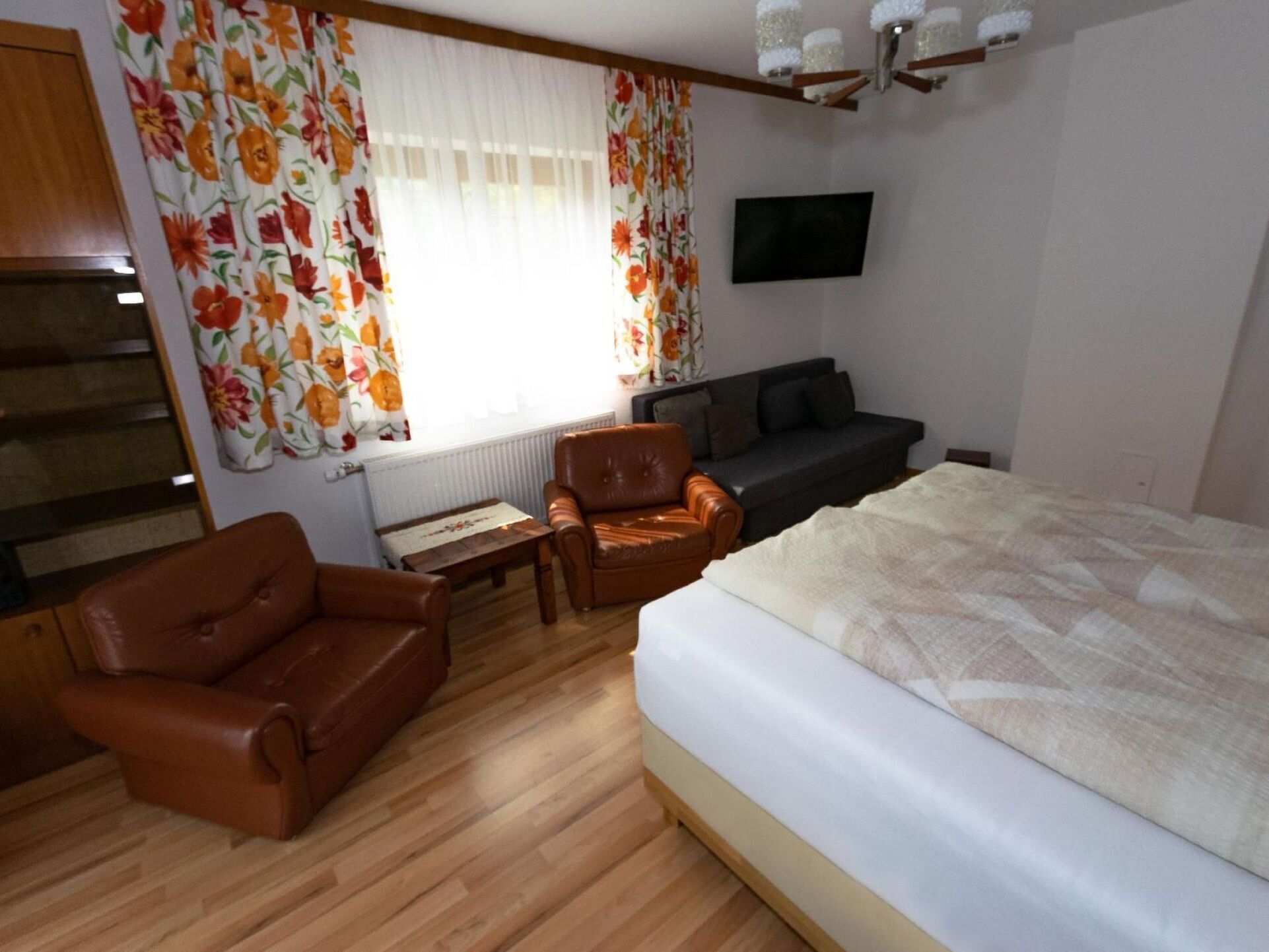 3-Bed Apartment in Spittal an der Drau, Sleeps 7, 1095