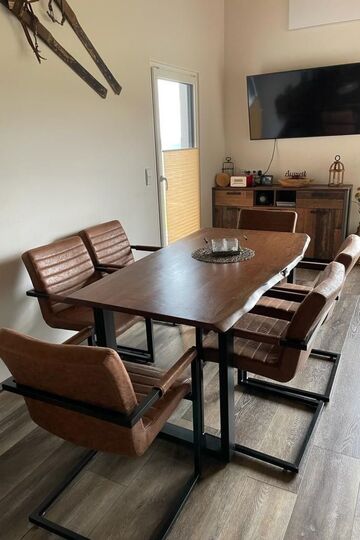 Stunning 3-Bed House in Wolfsberg, Sleeps 6, 1093