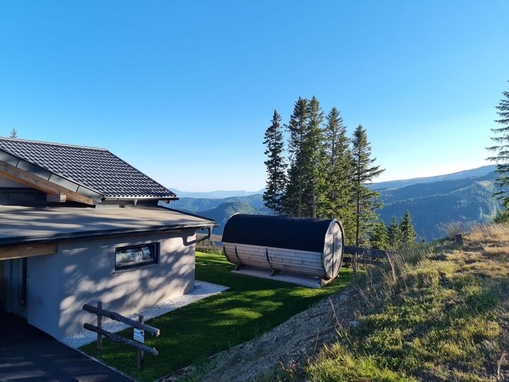 Stunning 3-Bed House in Wolfsberg, Sleeps 6, 1093