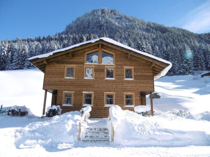 3-Bed Apartment in Bludenz, Sleeps 5, 1049