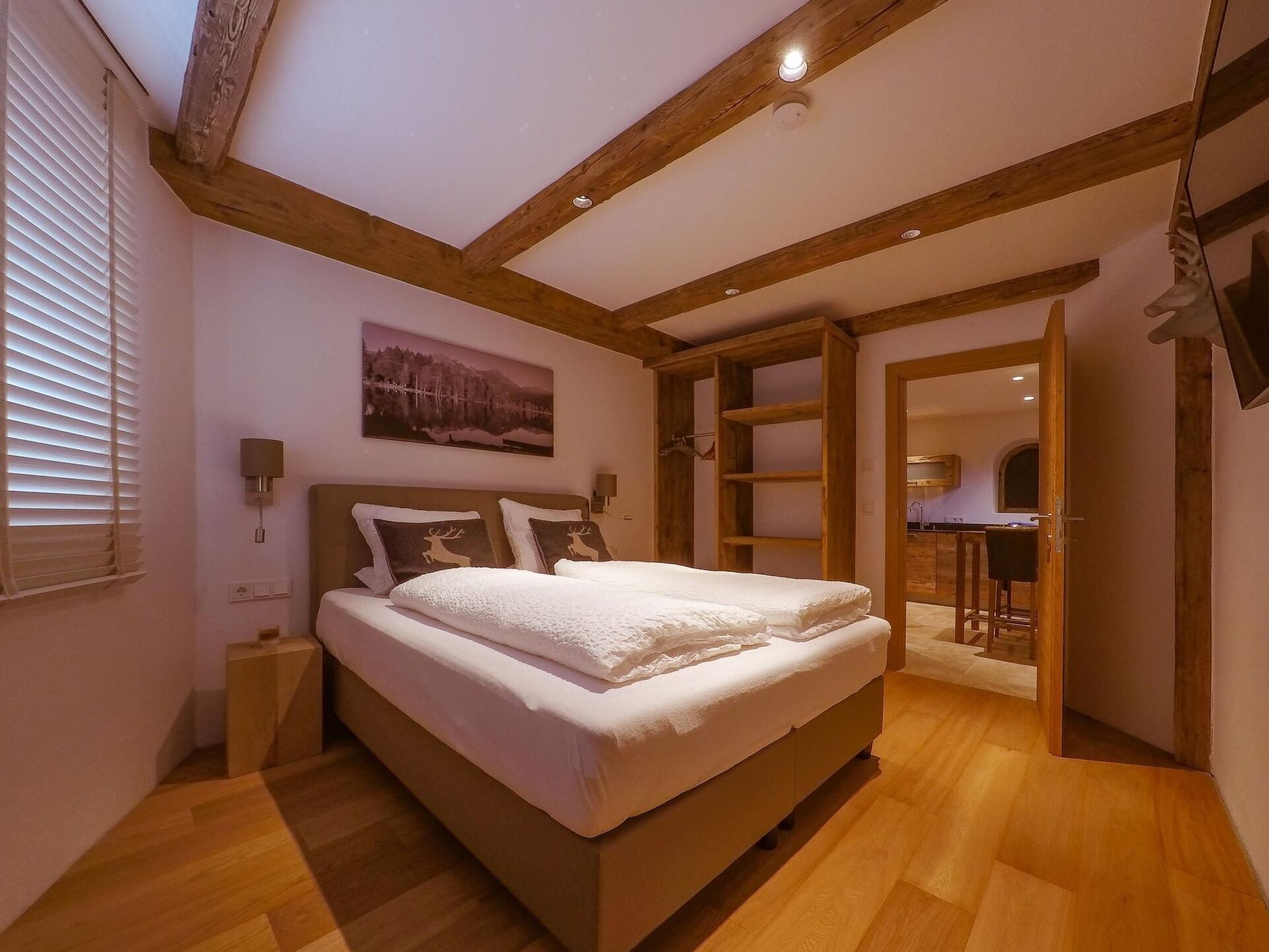 Idyllic 3-Bed Apartment in Kitzbuhel, Sleeps 6, 1169