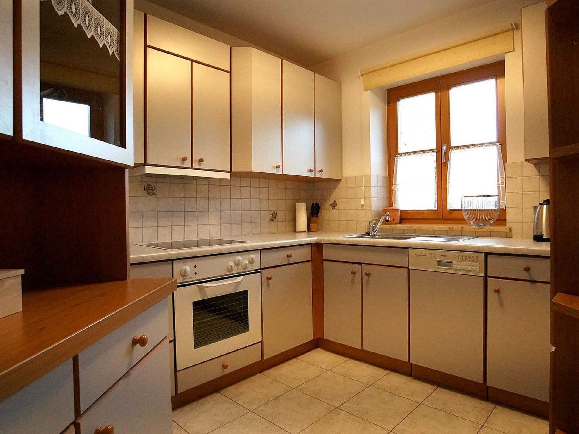 Elegant 2-Bed Apartment in Zell am See, Sleeps 4, 1141