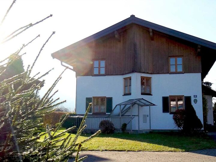 Elegant 2-Bed Apartment in Zell am See, Sleeps 4, 1141