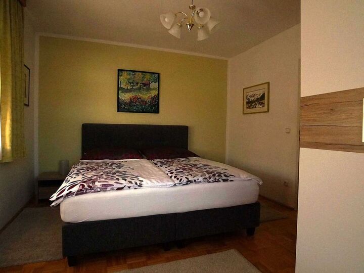 Elegant 2-Bed Apartment in Zell am See, Sleeps 4, 1141
