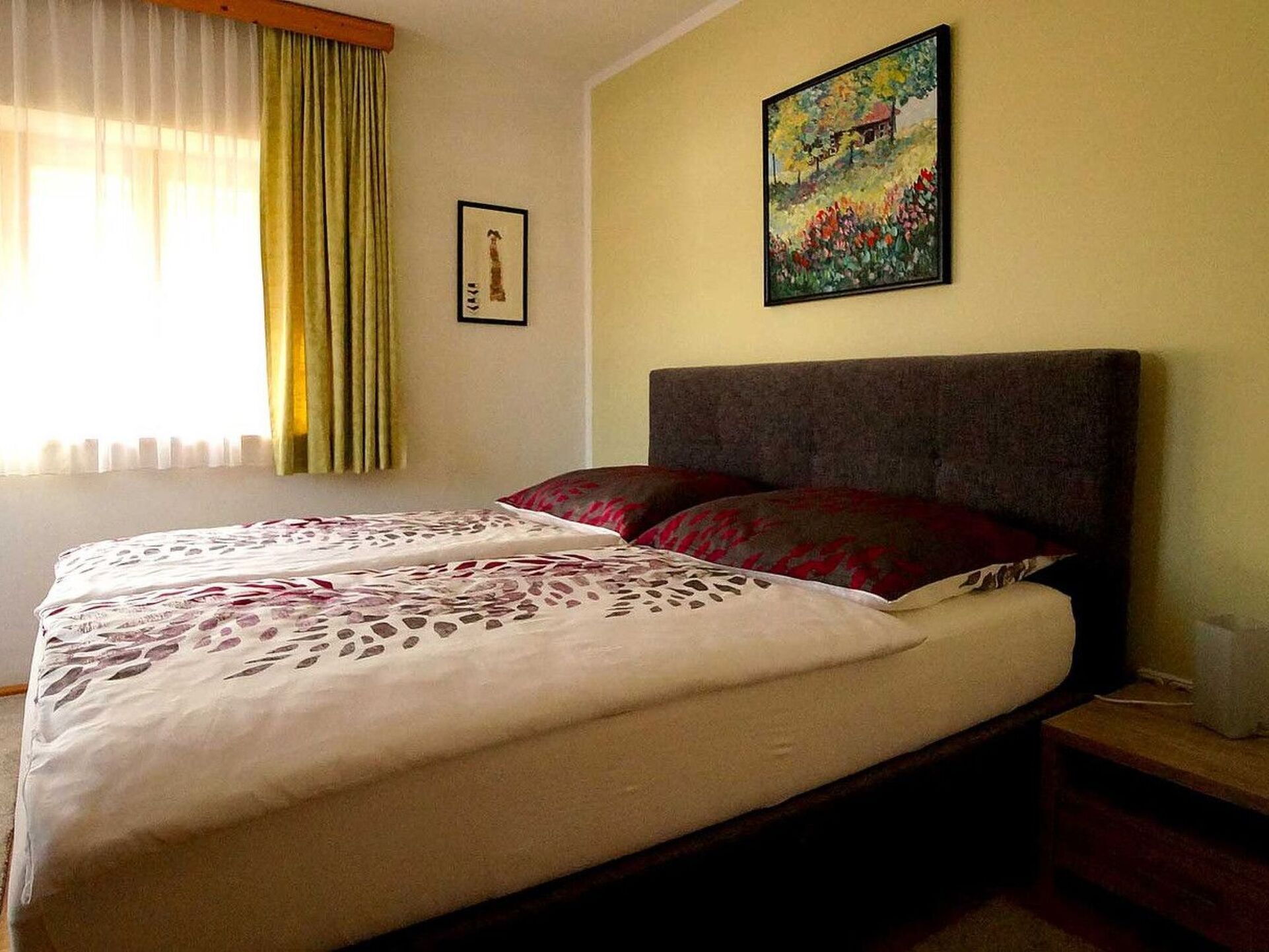 Elegant 2-Bed Apartment in Zell am See, Sleeps 4, 1141