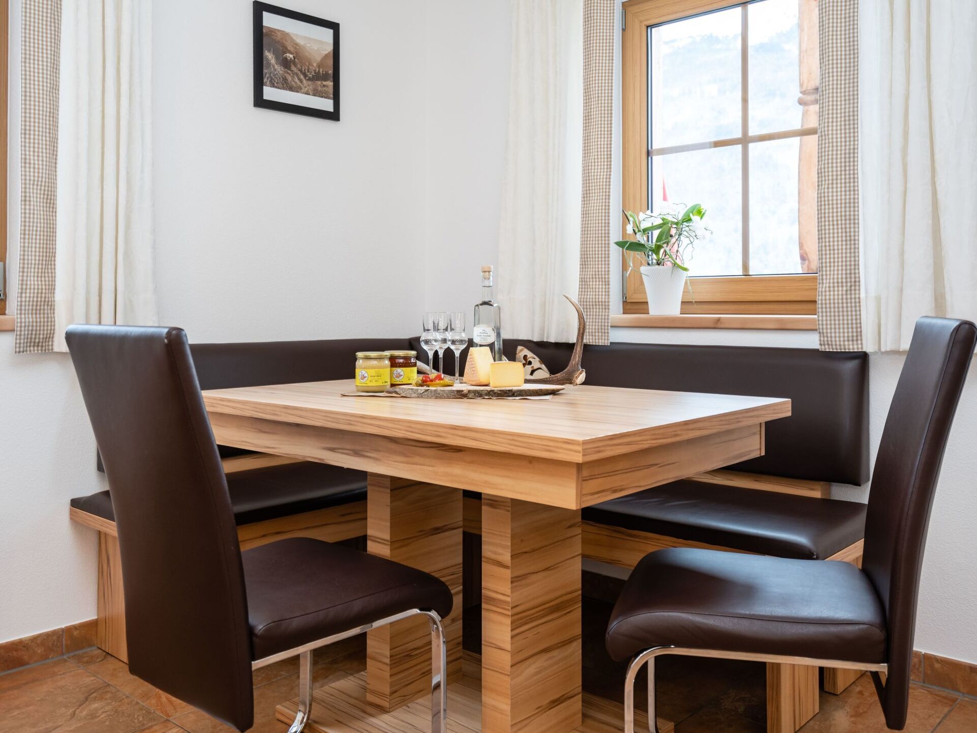 Beautiful 2-Bed Apartment in Zell am See, Sleeps 2, 1139