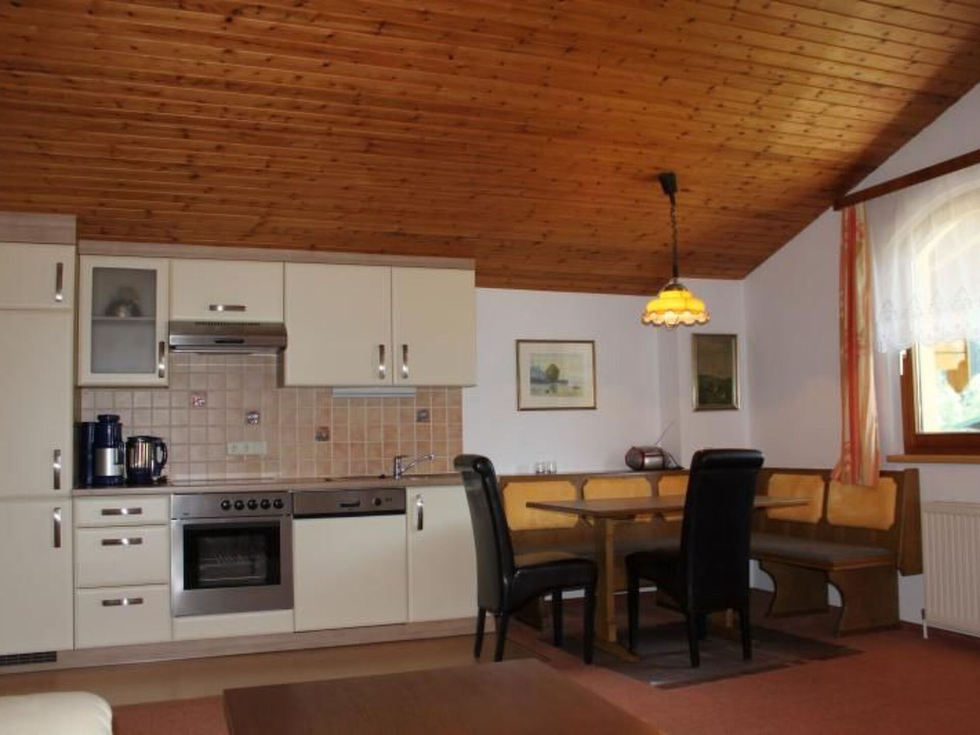 2-Bed Apartment in Sankt Johann im Pongau, Sleeps 3, 1129
