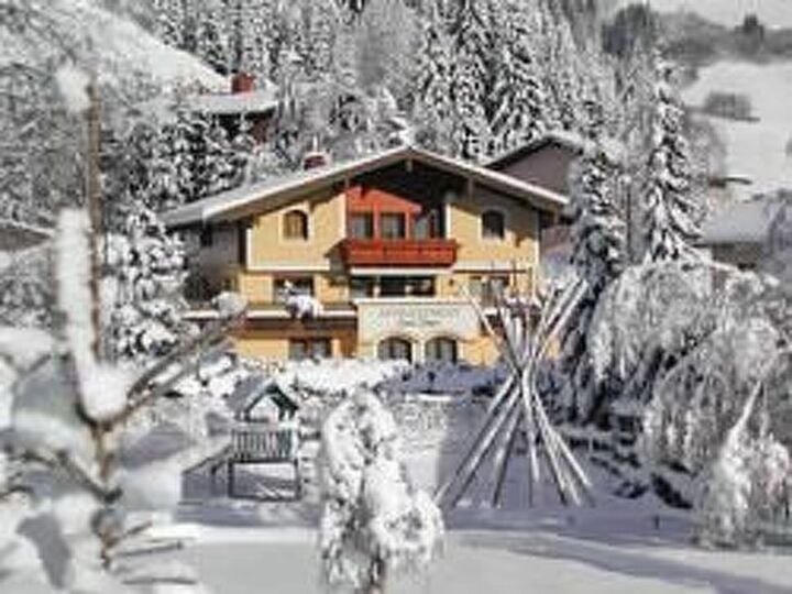 2-Bed Apartment in Sankt Johann im Pongau, Sleeps 3, 1129