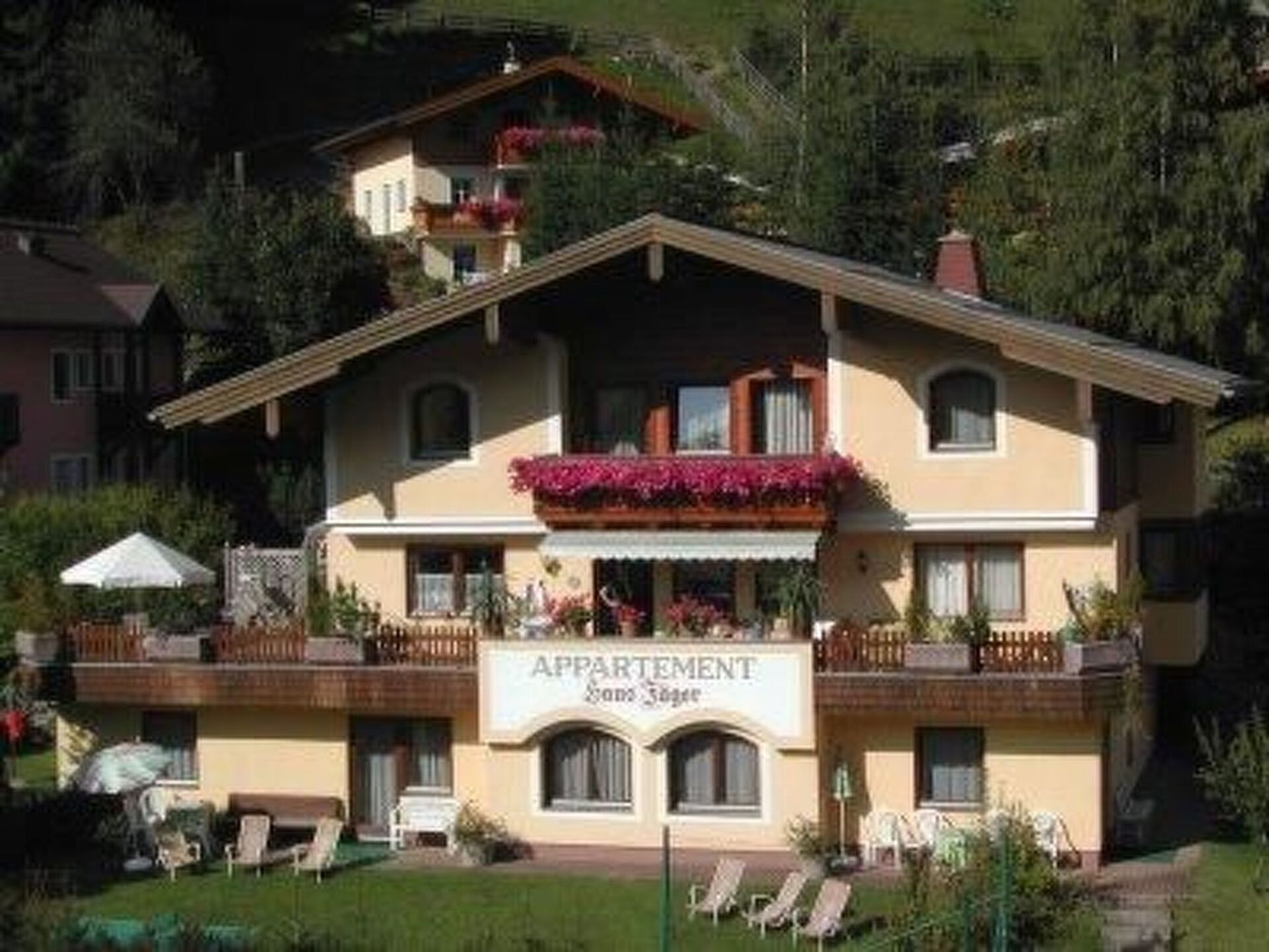 2-Bed Apartment in Sankt Johann im Pongau, Sleeps 3, 1129