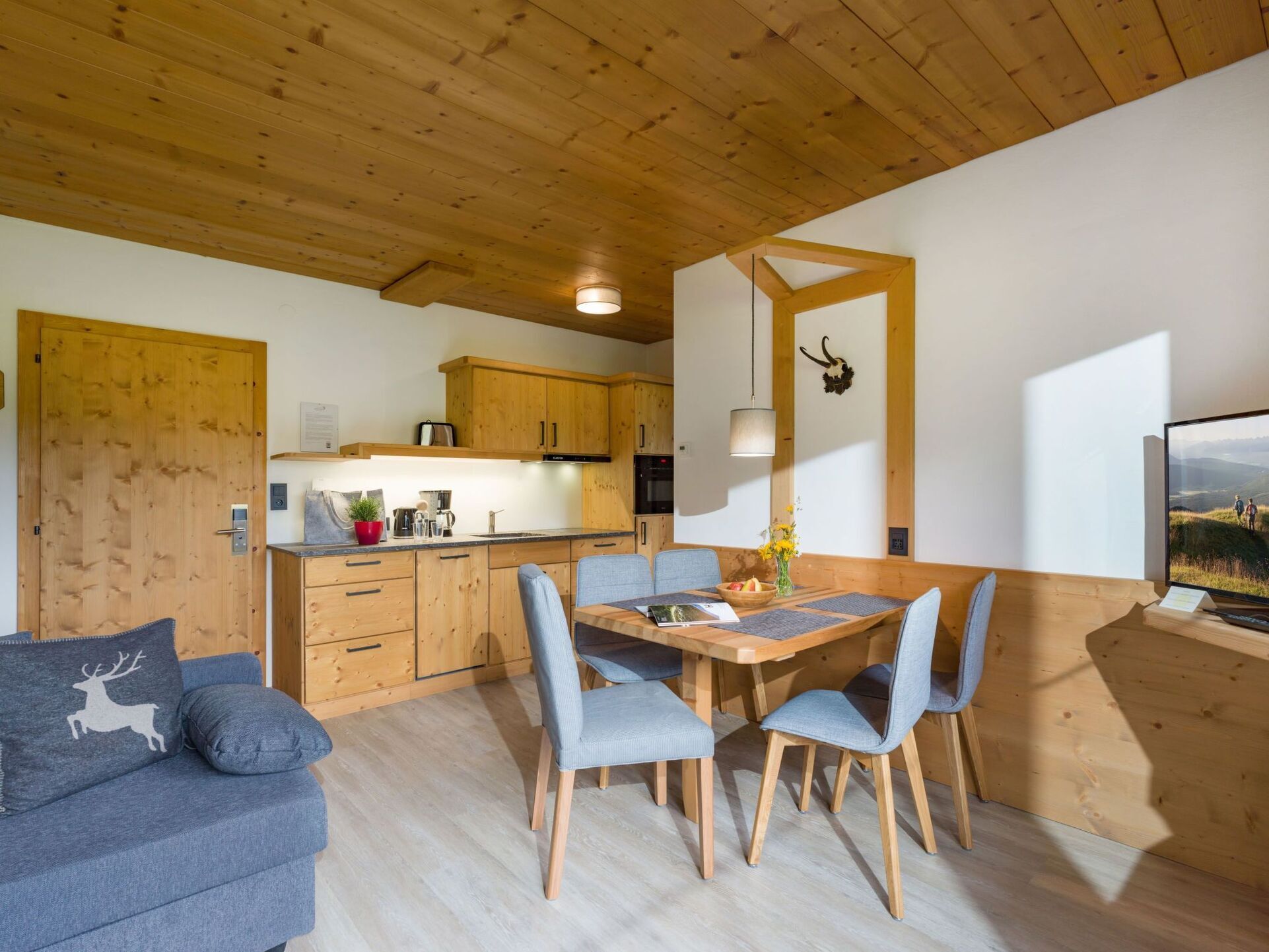 1-Bed Apartment in Innsbruck-Land, Sleeps 3, 1146