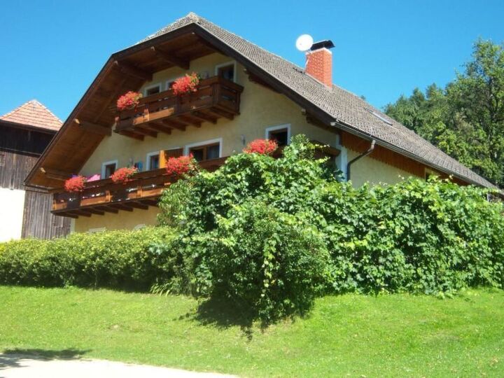 Gorgeous 1-Bed Apartment in Volkermarkt, Sleeps 4, 1070