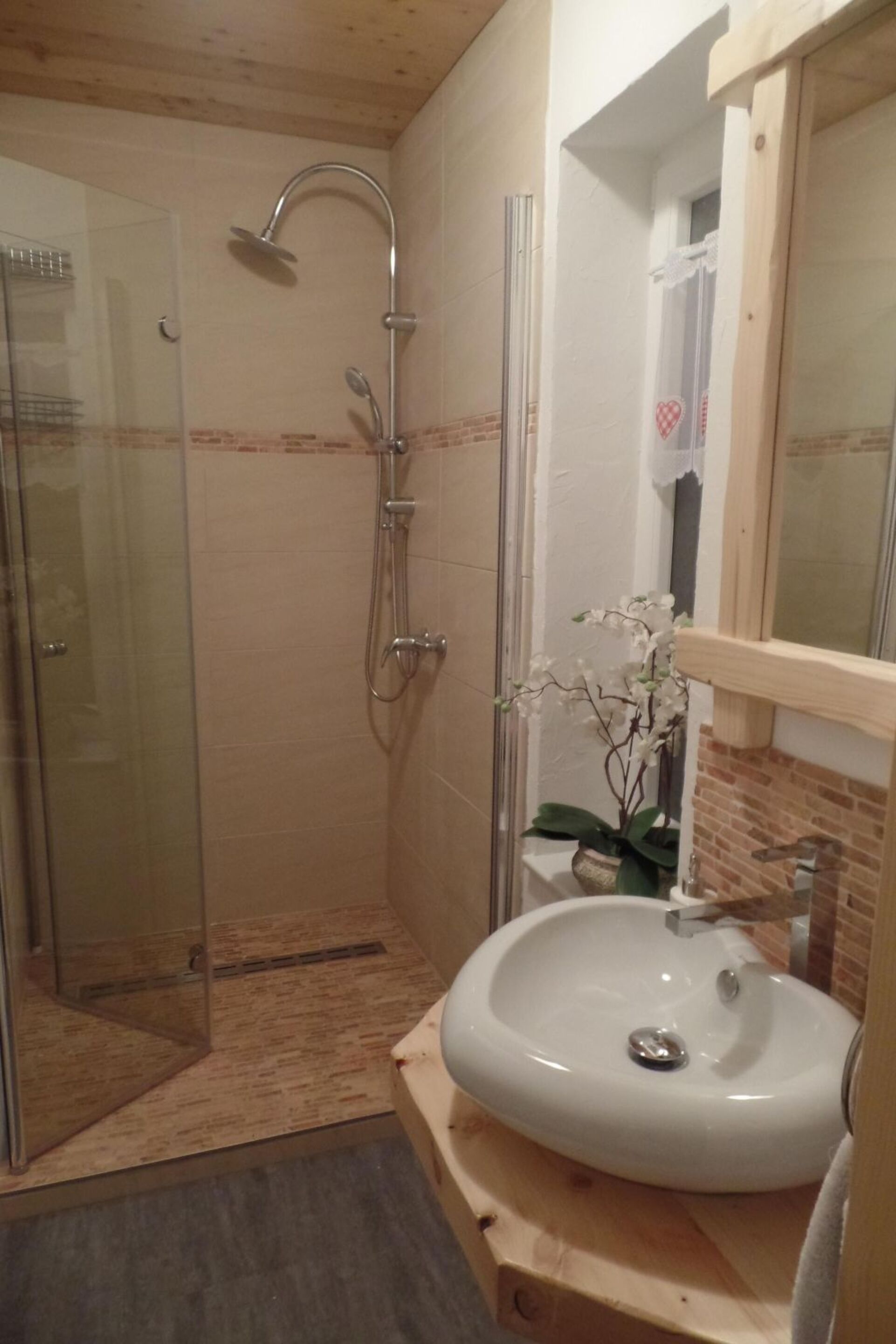 Spacious 1-Bed House in Scharding, Sleeps 2, 1007