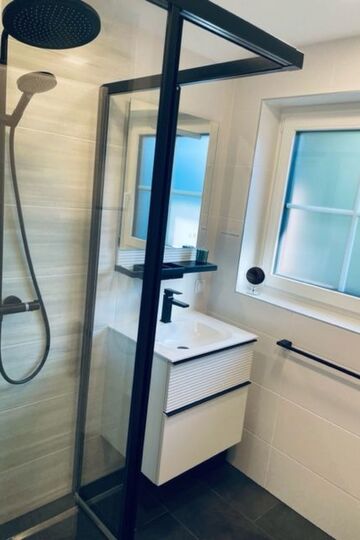 Sublime 1-Bed Apartment in Klagenfurt-Land, Sleeps 2, 1086