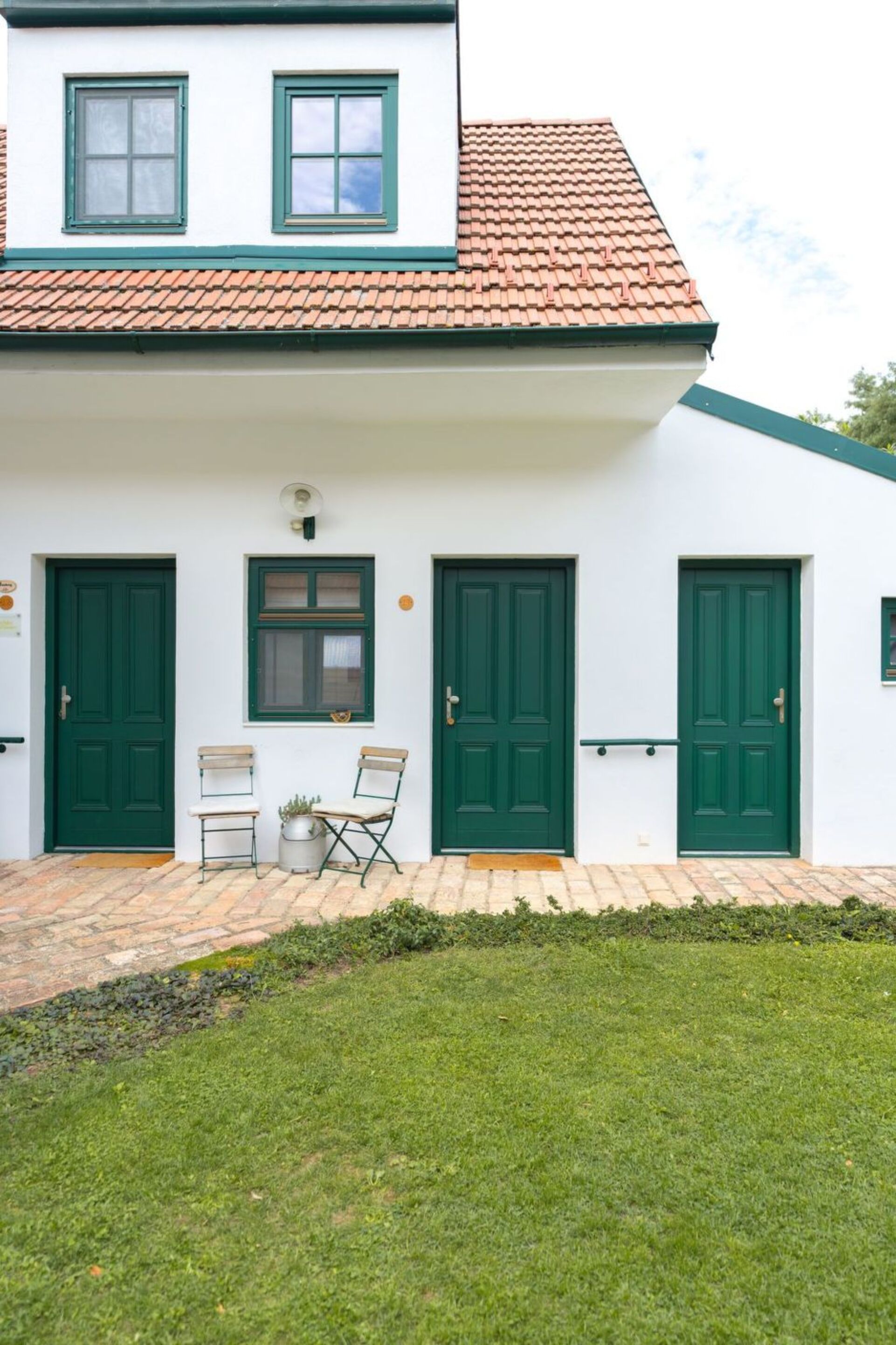 Stylish 5-Bed House in Ganserndorf, Sleeps 11, 1004