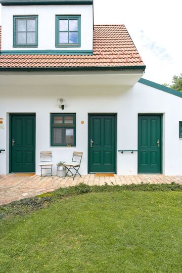 Stylish 5-Bed House in Ganserndorf, Sleeps 11, 1004