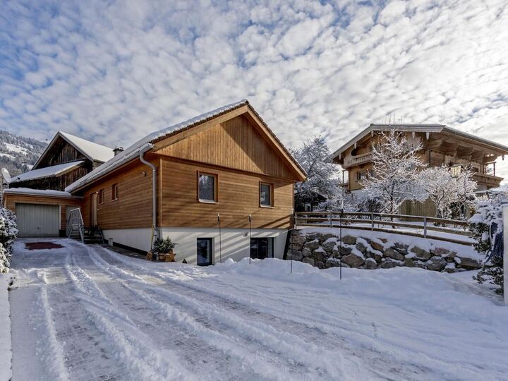 Sumptuous 2-Bed Apartment in Kitzbuhel, Sleeps 6, 1153, Hopfgarten-Markt, Austria