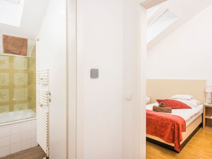 Elegant 1-Bed Apartment in Wien, Sleeps 4, 1001