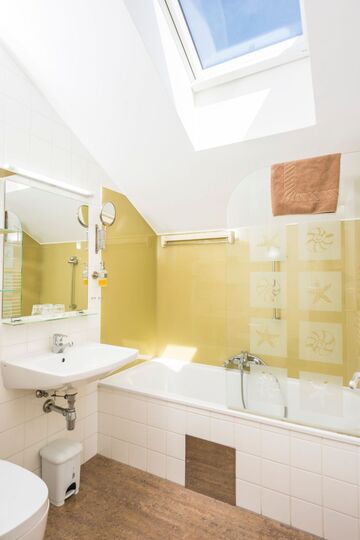 Elegant 1-Bed Apartment in Wien, Sleeps 4, 1001