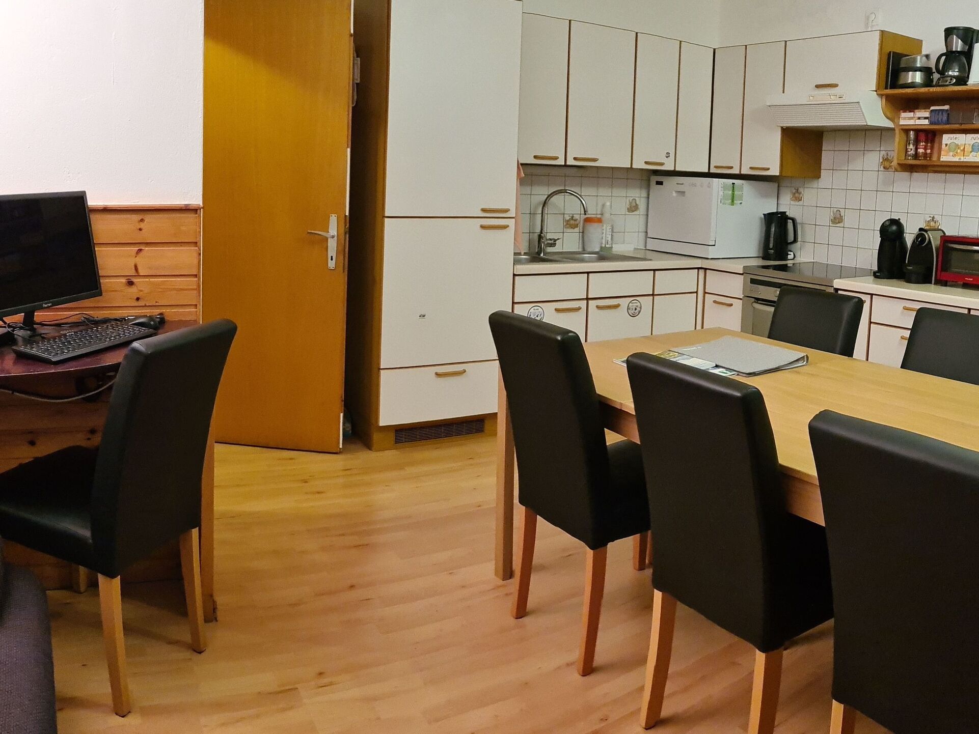 Idyllic 3-Bed Apartment in Liezen, Sleeps 10, 1023