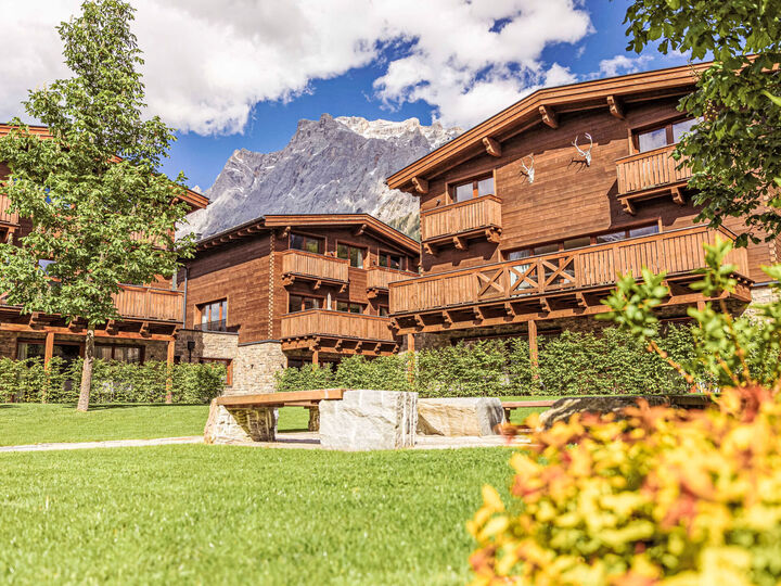 3-Bed Apartment with Mountain View in Reutte, Sleeps 8, 1014, Ehrwald, Austria