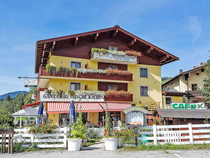 15-Bed House with Mountain View in Schwaz, Sleeps 36, 1095, Achenkirch, Austria