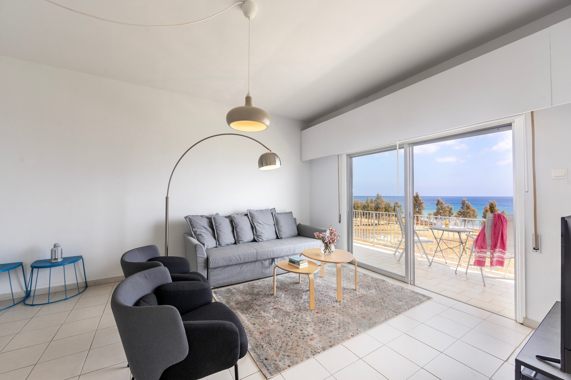 5 Star H2O Beachfront Suite – Elegant Coastal Living by the Sea