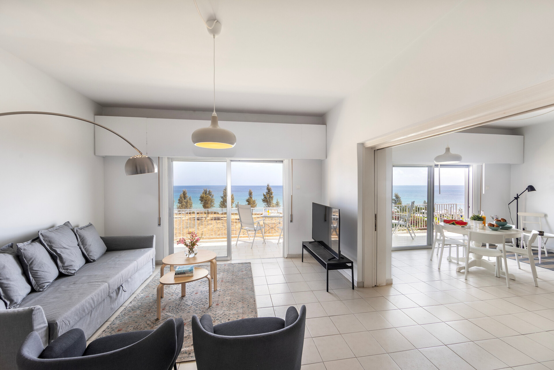 5 Star H2O Beachfront Suite – Elegant Coastal Living by the Sea