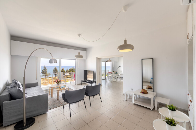 5 Star H2O Beachfront Suite – Elegant Coastal Living by the Sea