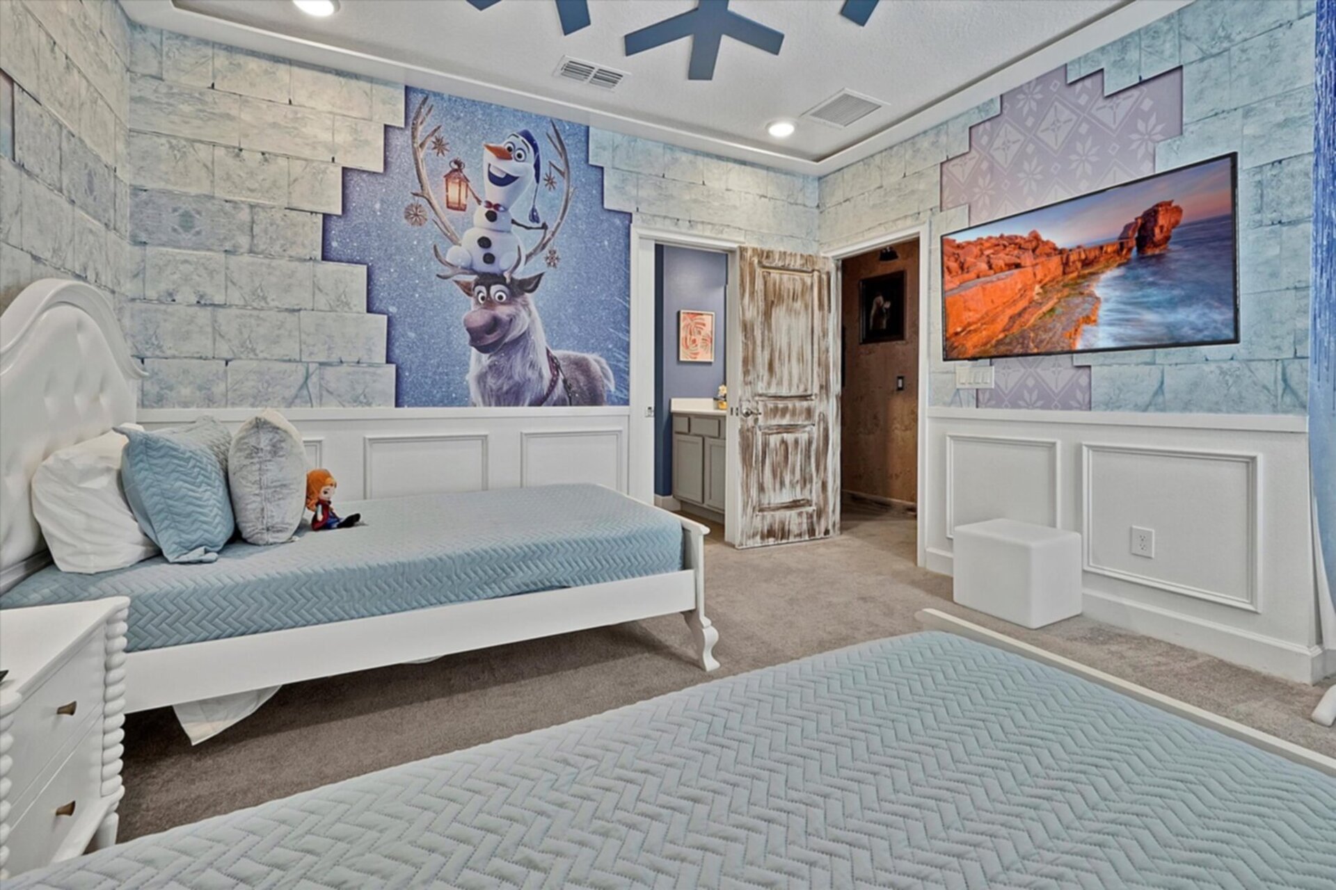 The Ultimate 15 Bedroom Mansion on Orange County, Orlando Mansion 6675