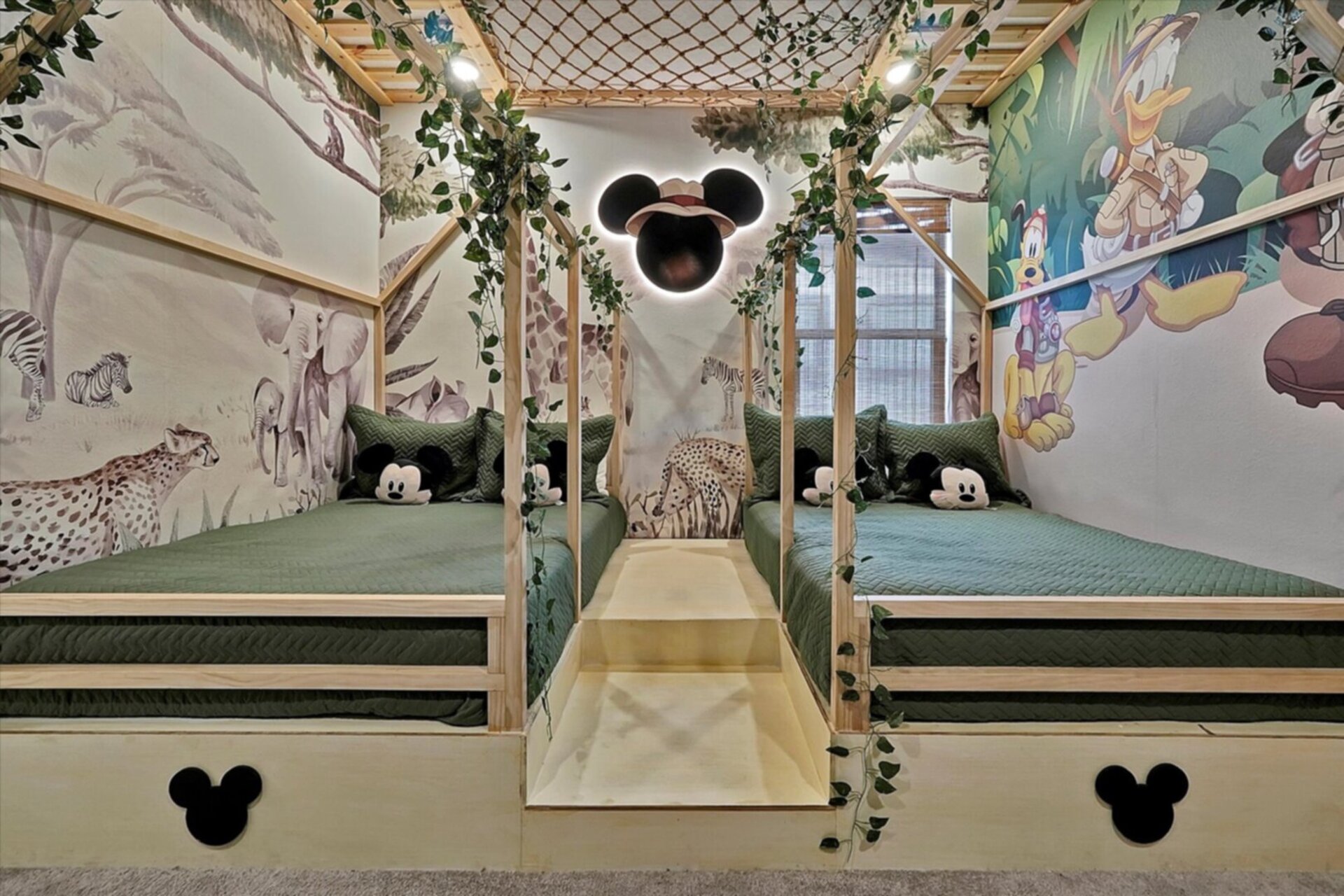 The Ultimate 15 Bedroom Mansion on Orange County, Orlando Mansion 6675