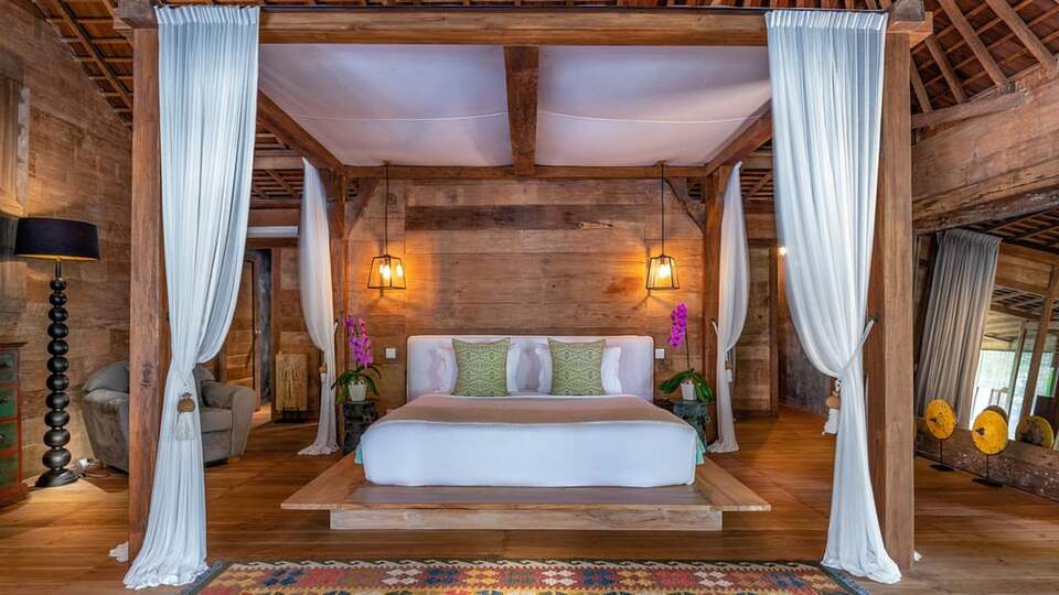 5 Star Villa Nag Shampa – A Private Balinese Masterpiece