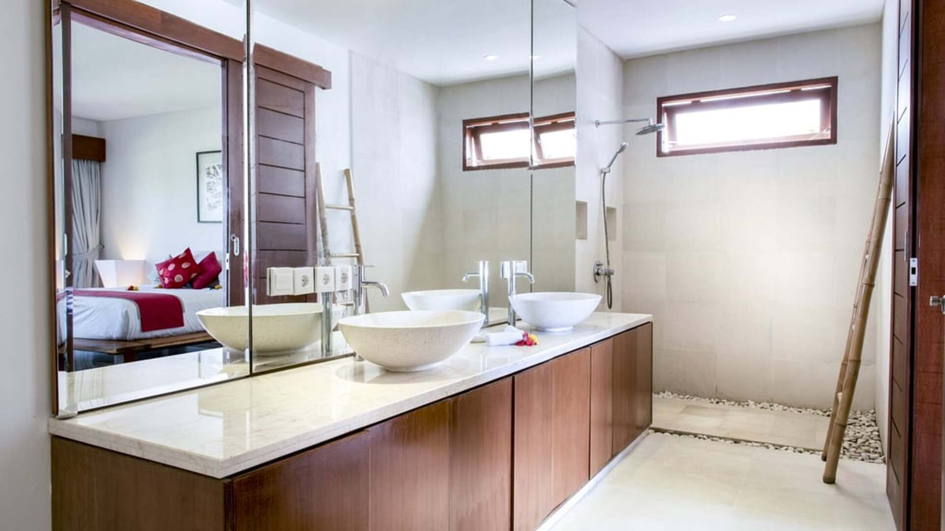 5 Star Villa Lucia – Elegant Oceanfront Living