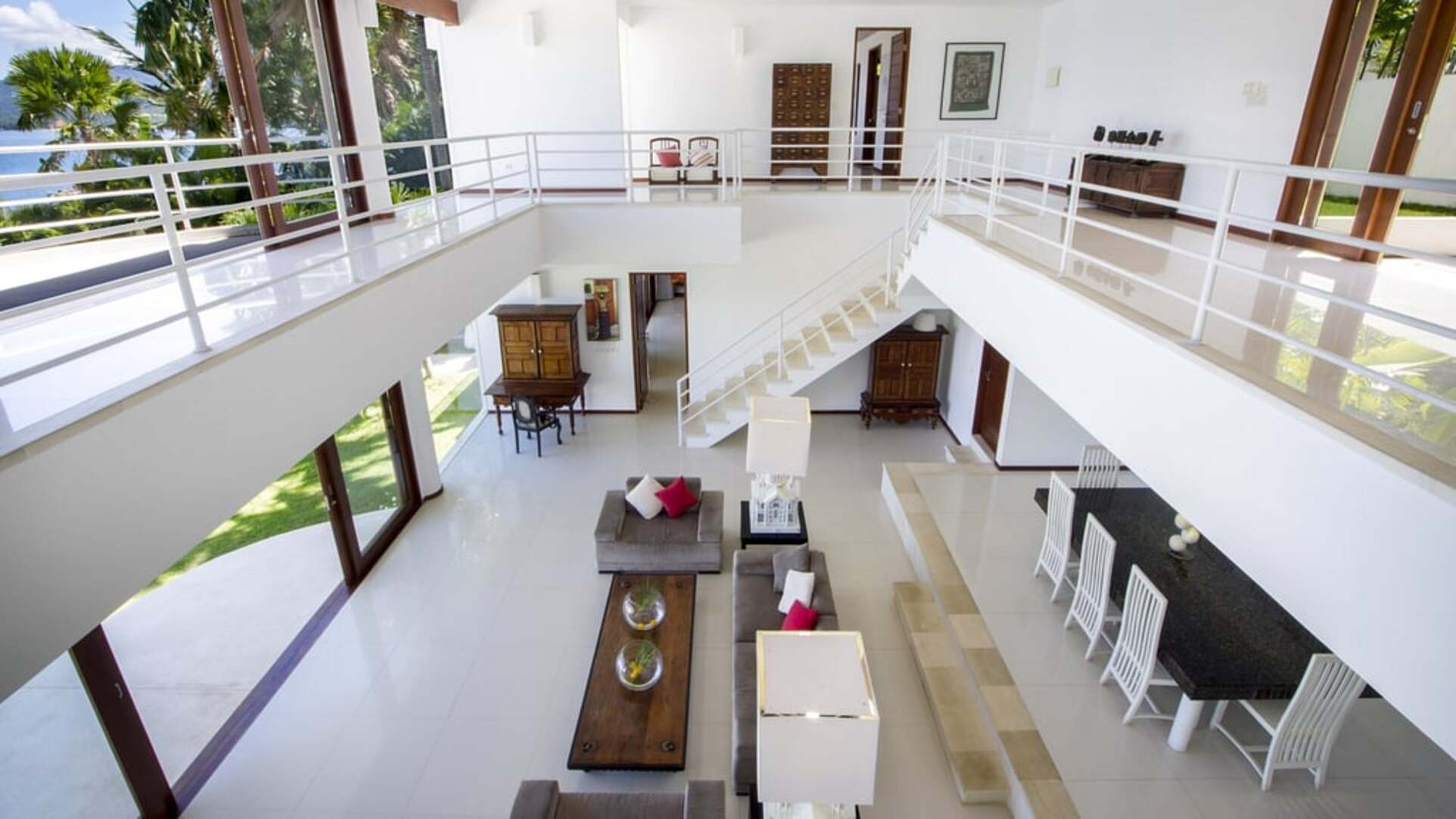 5 Star Villa Lucia – Elegant Oceanfront Living