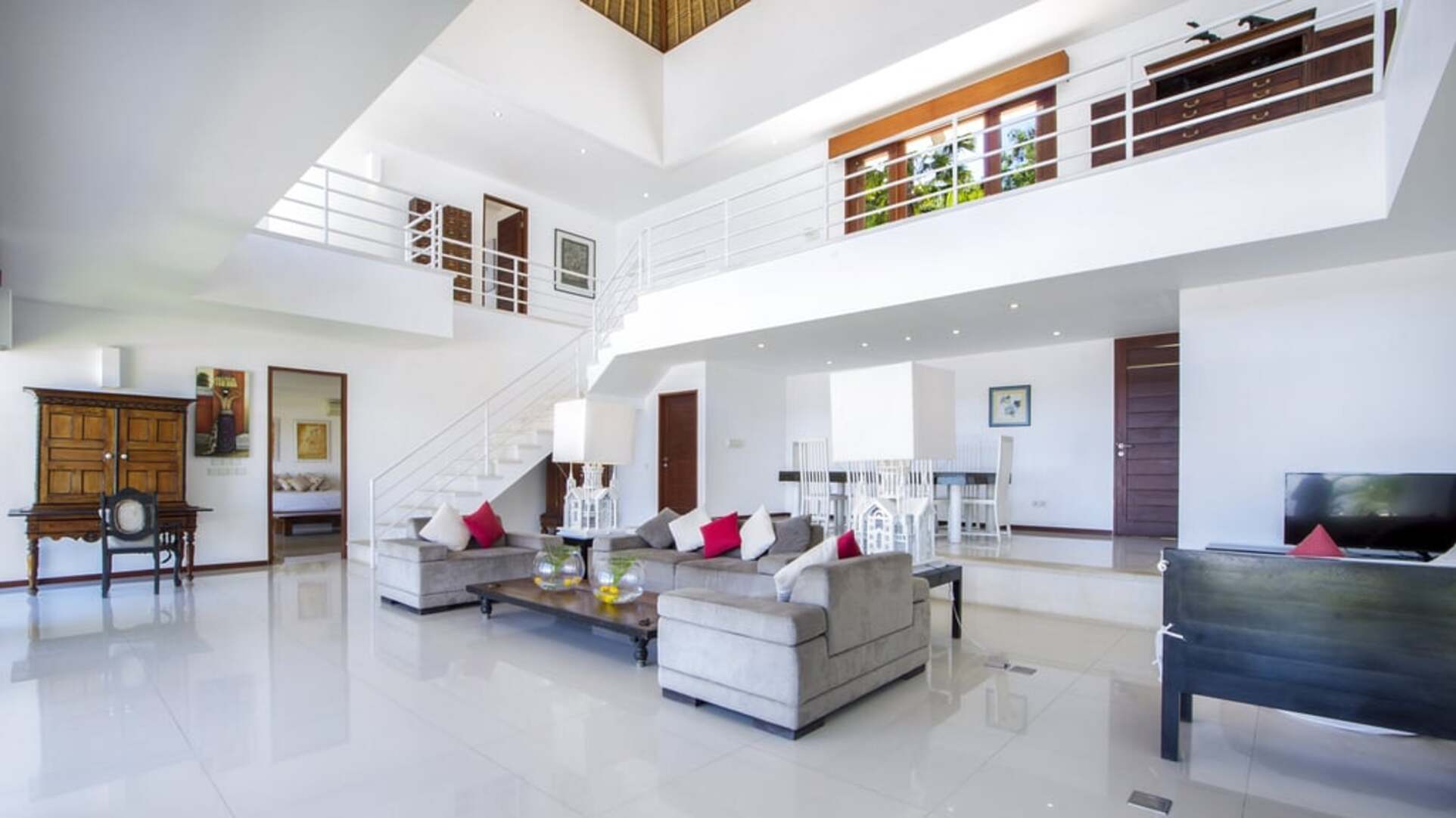 5 Star Villa Lucia – Elegant Oceanfront Living
