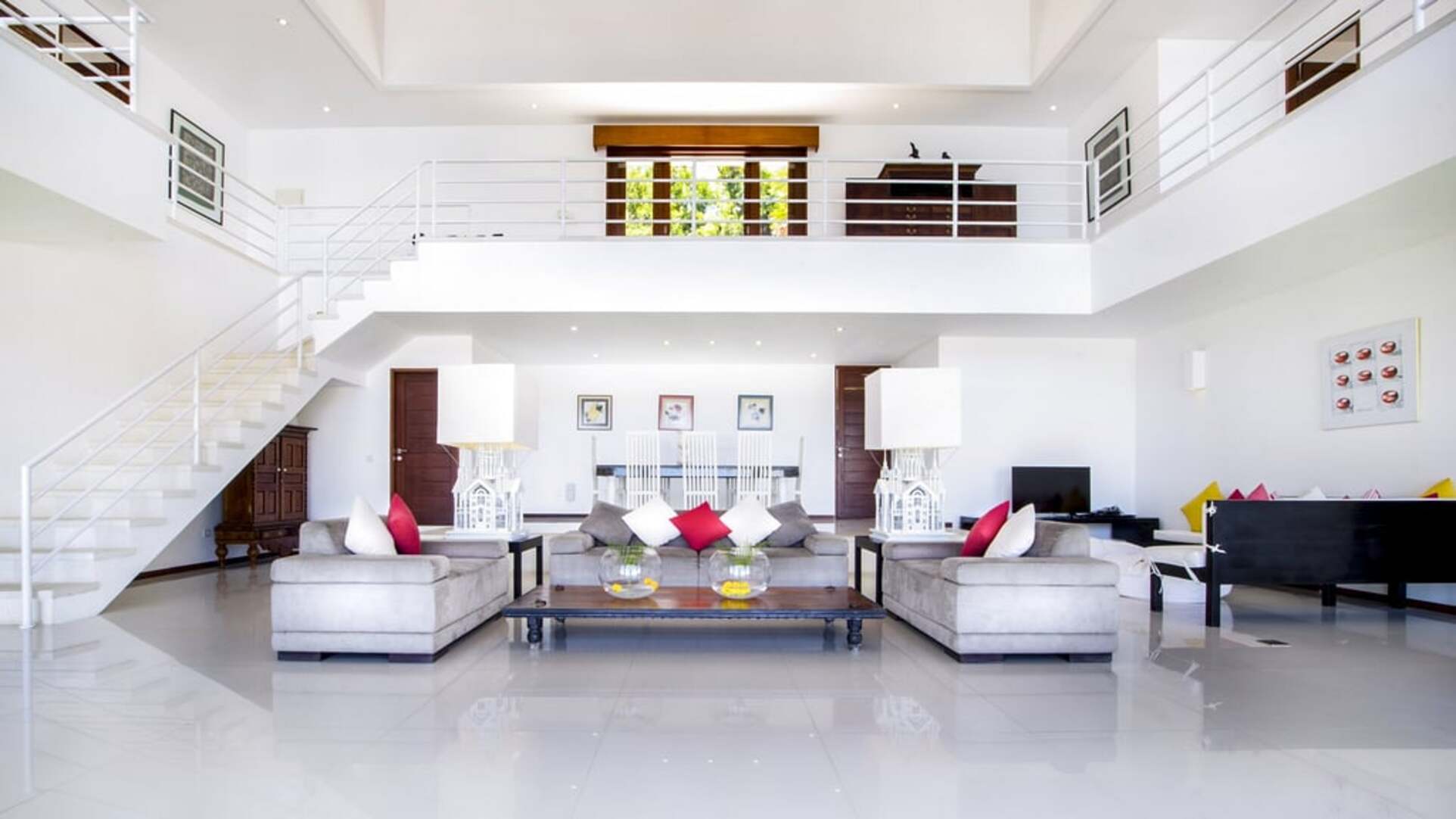5 Star Villa Lucia – Elegant Oceanfront Living