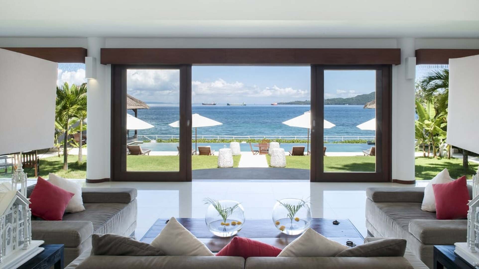 5 Star Villa Lucia – Elegant Oceanfront Living