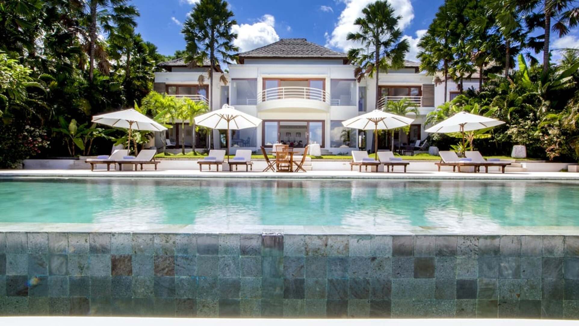 5 Star Villa Lucia – Elegant Oceanfront Living