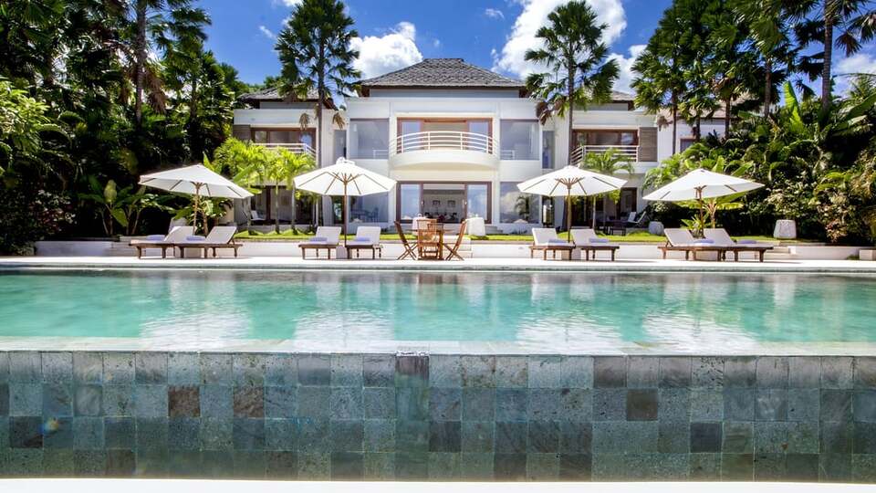 5 Star Villa Lucia – Elegant Oceanfront Living, Candidasa, Indonesia