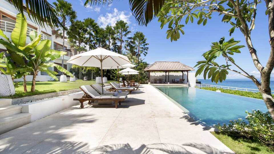 5 Star Villa Lucia – Elegant Oceanfront Living
