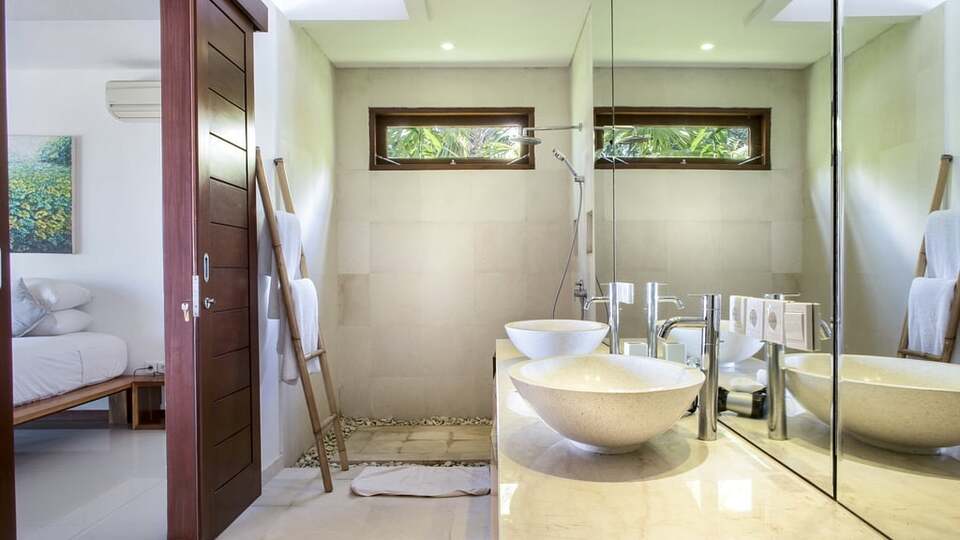 5 Star Villa Lucia – Elegant Oceanfront Living