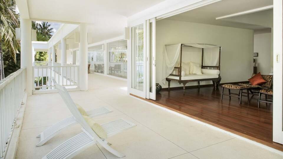 5 Star Villa Stella – Elegant Beachfront Serenity