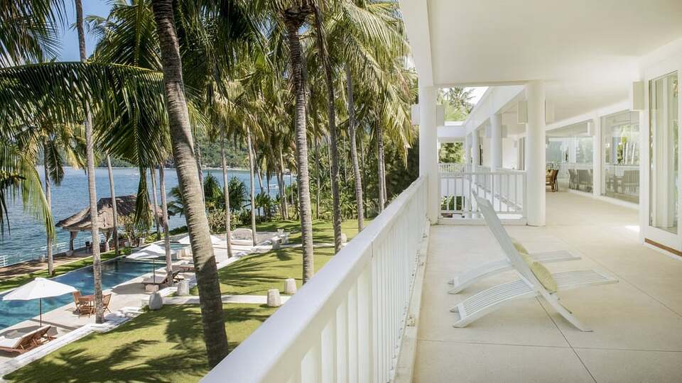 5 Star Villa Stella – Elegant Beachfront Serenity