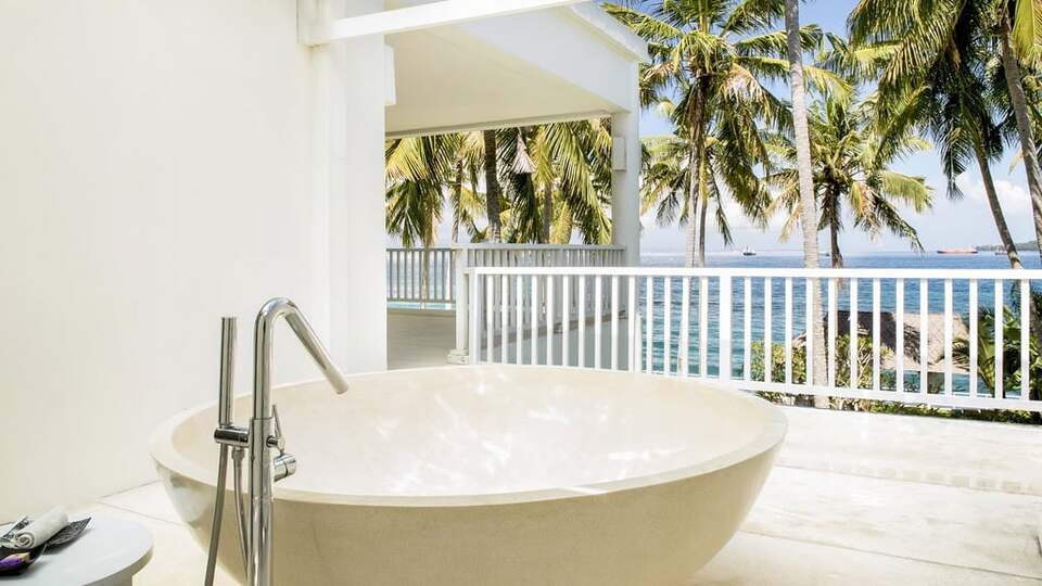 5 Star Villa Stella – Elegant Beachfront Serenity