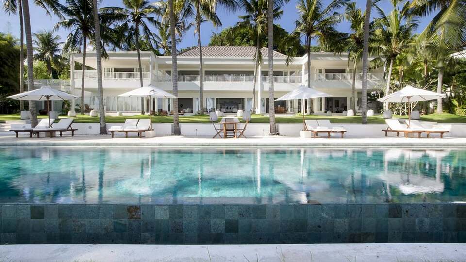 5 Star Villa Stella – Elegant Beachfront Serenity