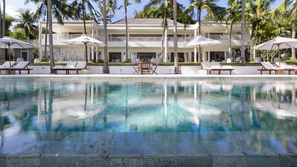 5 Star Villa Stella – Elegant Beachfront Serenity
