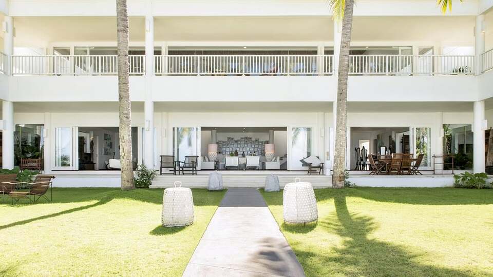5 Star Villa Stella – Elegant Beachfront Serenity