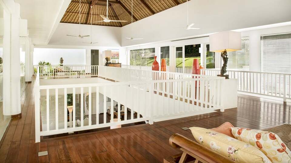 5 Star Villa Stella – Elegant Beachfront Serenity